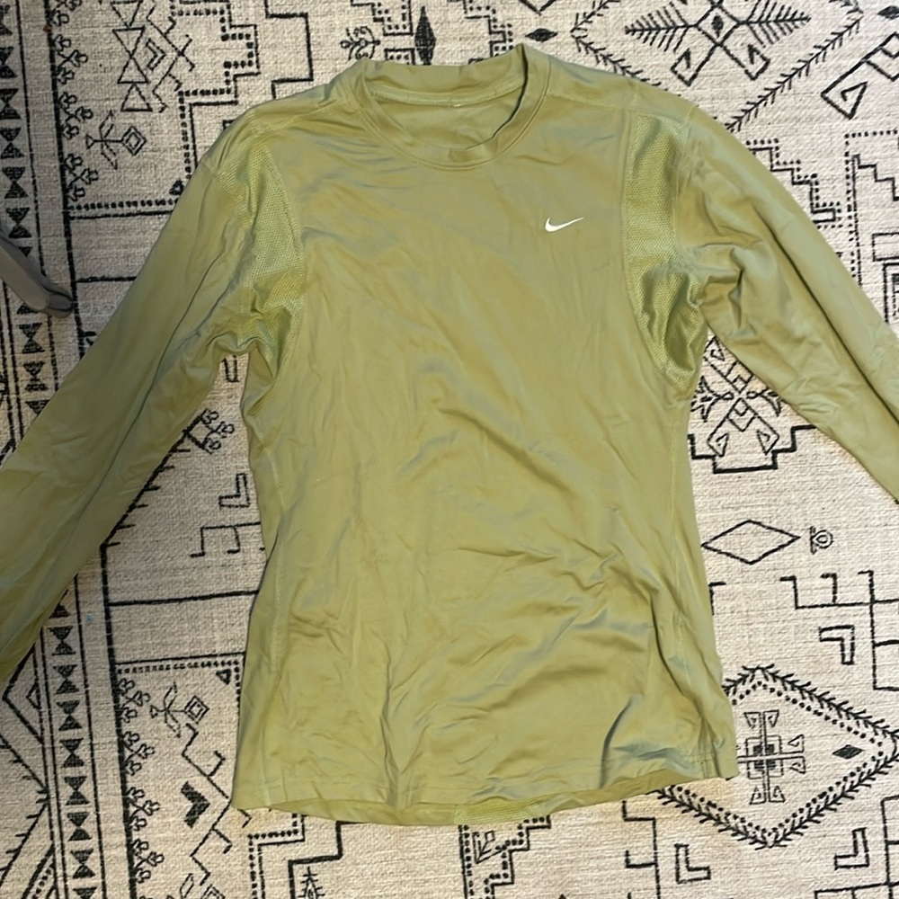 Nike breathable long sleeve shirt